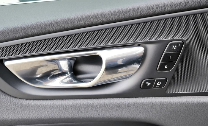 Volvo XC 60 cena 124900 przebieg: 169425, rok produkcji 2019 z Czerniejewo małe 742